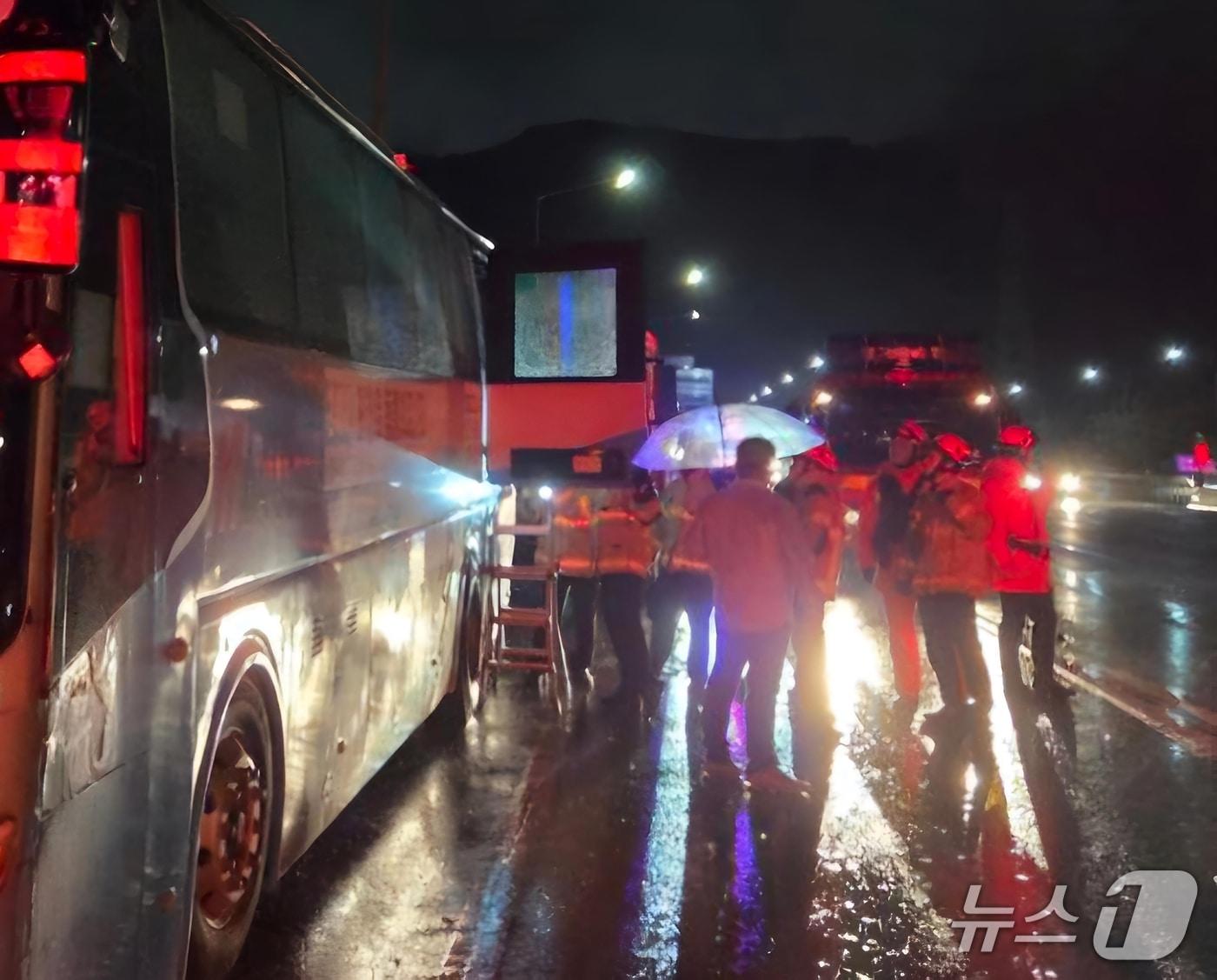 본문 이미지 - 사고 현장. &#40;경기도소방재난본부 제공. 재판매 및 DB 금지&#41; 2025.10.16/뉴스1