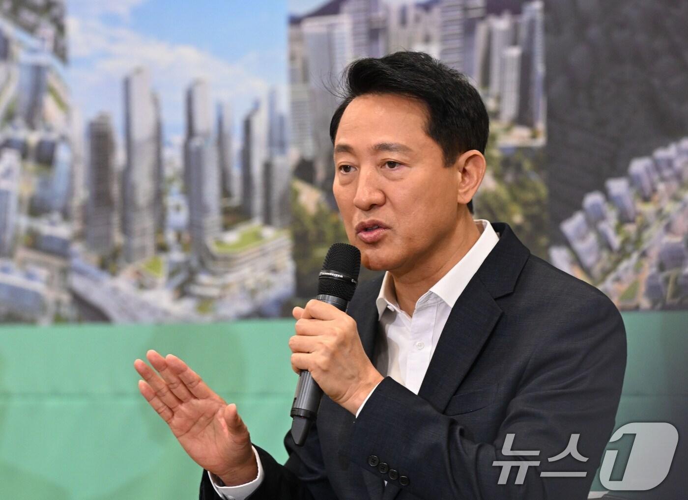 본문 이미지 - 오세훈 서울시장이 16일 서울시청에서 열린 정비사업 연합회 간담회에서 발언을 하고 있다. (공동취재) 2025.10.16/뉴스1 ⓒ News1 황기선 기자