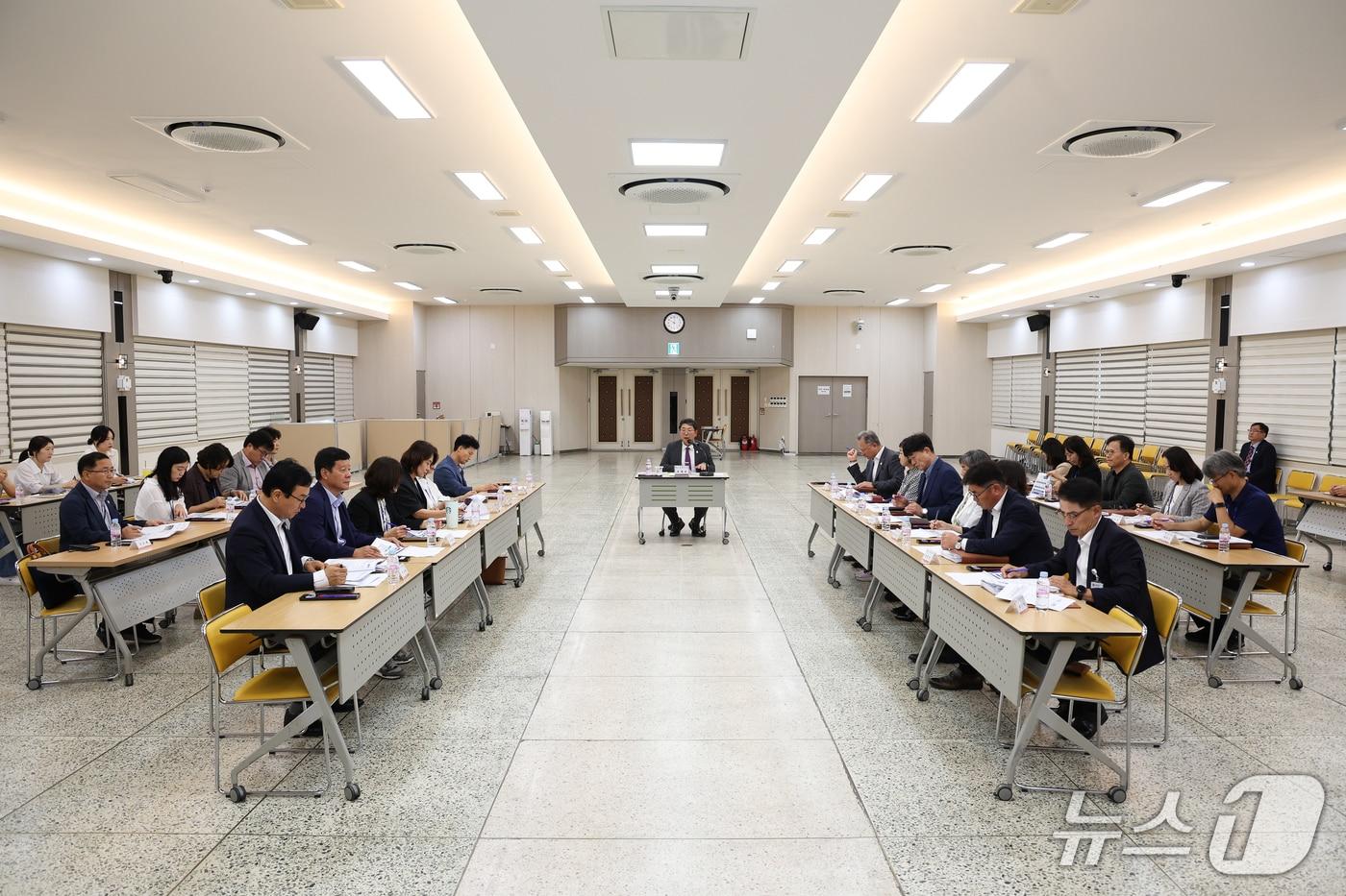 김해시가 16일 시청 대회의실에서 인구정책 종합정보 플랫폼 구축 용역 최종 보고회를 열고 있다.(김해시 제공. 재판매 및 DB금지)