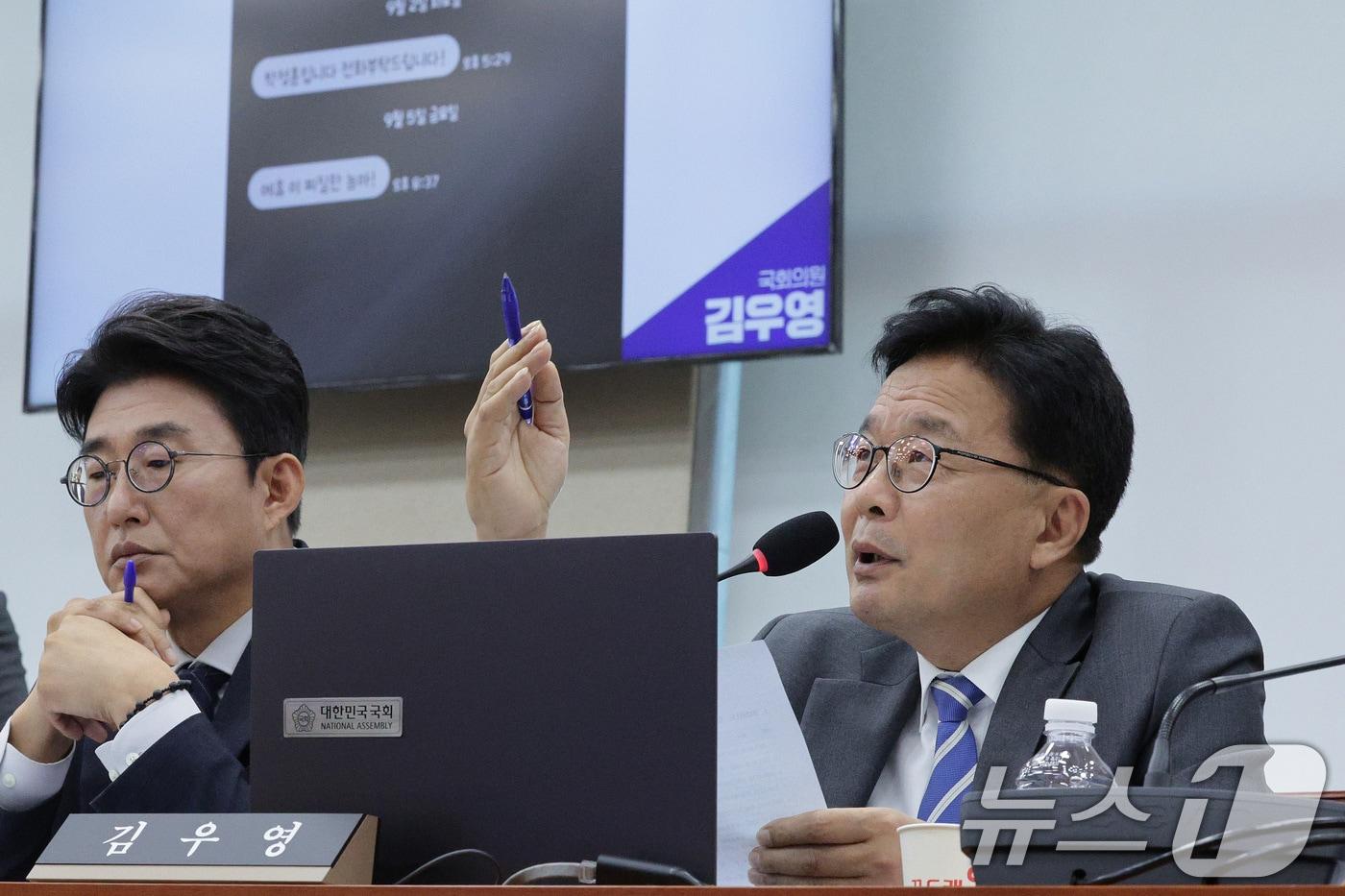 본문 이미지 - 김우영 더불어민주당 의원이 16일 서울 여의도 국회 과학기술정보방송통신위원회에서 열린 원자력안전위원회 등에 대한 국정감사에서 욕설 논란과 관련해 신상 발언을 하고 있다. 2025.10.16 ⓒ 뉴스1 신웅수 기자