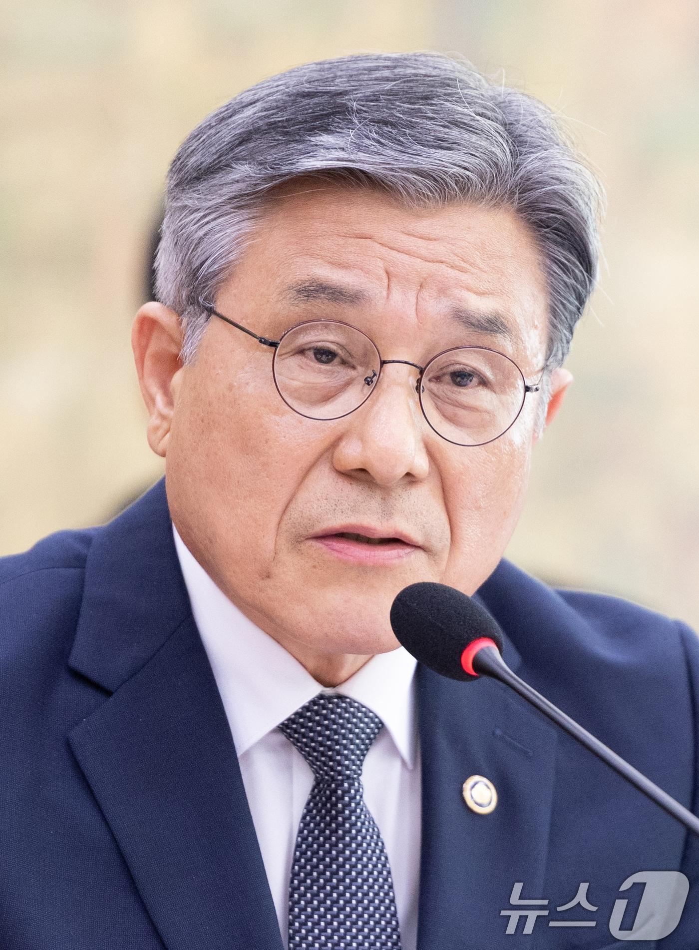 본문 이미지 - 허민 국가유산청장이 16일 서울 여의도 국회에서열린 문화체육관광위원회 국가유산청 등에 대한 국정감사에 출석해 의원 질의에 답변하고 있다. 2025.10.16/뉴스1 ⓒ News1 이승배 기자