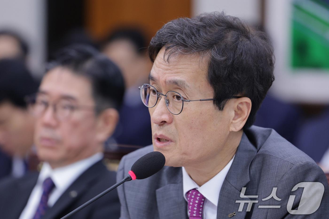 함진규 한국도로공사 사장이 16일 서울 여의도 국회 국토교통위원회에서 열린 한국도로공사 등에 대한 국정감사에서 의원 질의에 답변하고 있다. 2025.10.16/뉴스1 ⓒ News1 신웅수 기자