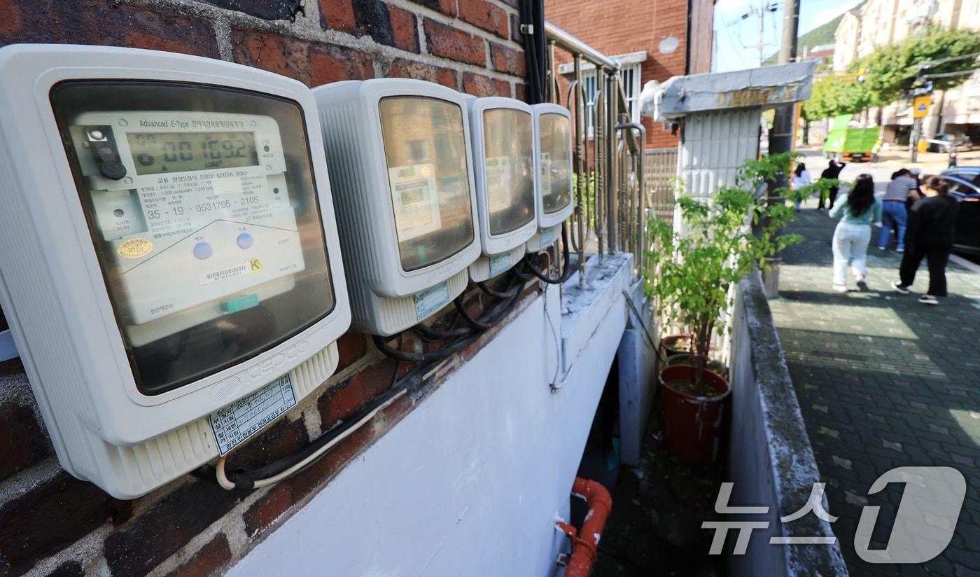 16일 인천 시내 주택가 전기계량기의 모습. 2025.10.16/뉴스1 ⓒ News1 이호윤 기자