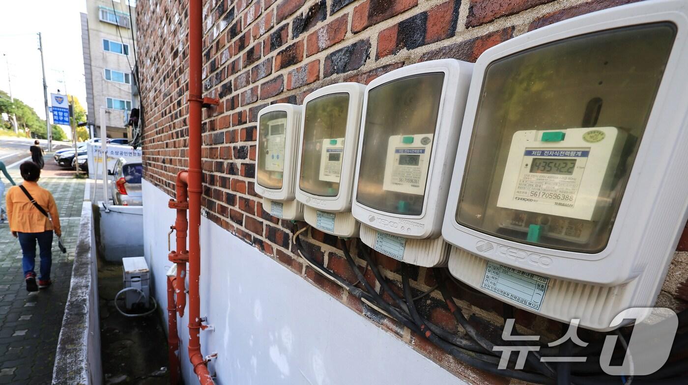 주택가 전기계량기의 모습. 2025.10.16/뉴스1 ⓒ News1 이호윤 기자