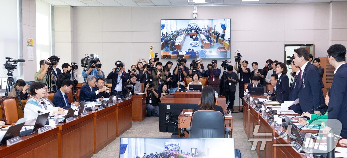 16일 서울 여의도 국회에서 열린 법제사법위원회 감사원 등에 대한 국정감사에서 여야 위원들이 의사진행 관련 설전을 벌이고 있다. 2025.10.16/뉴스1 ⓒ News1 이승배 기자