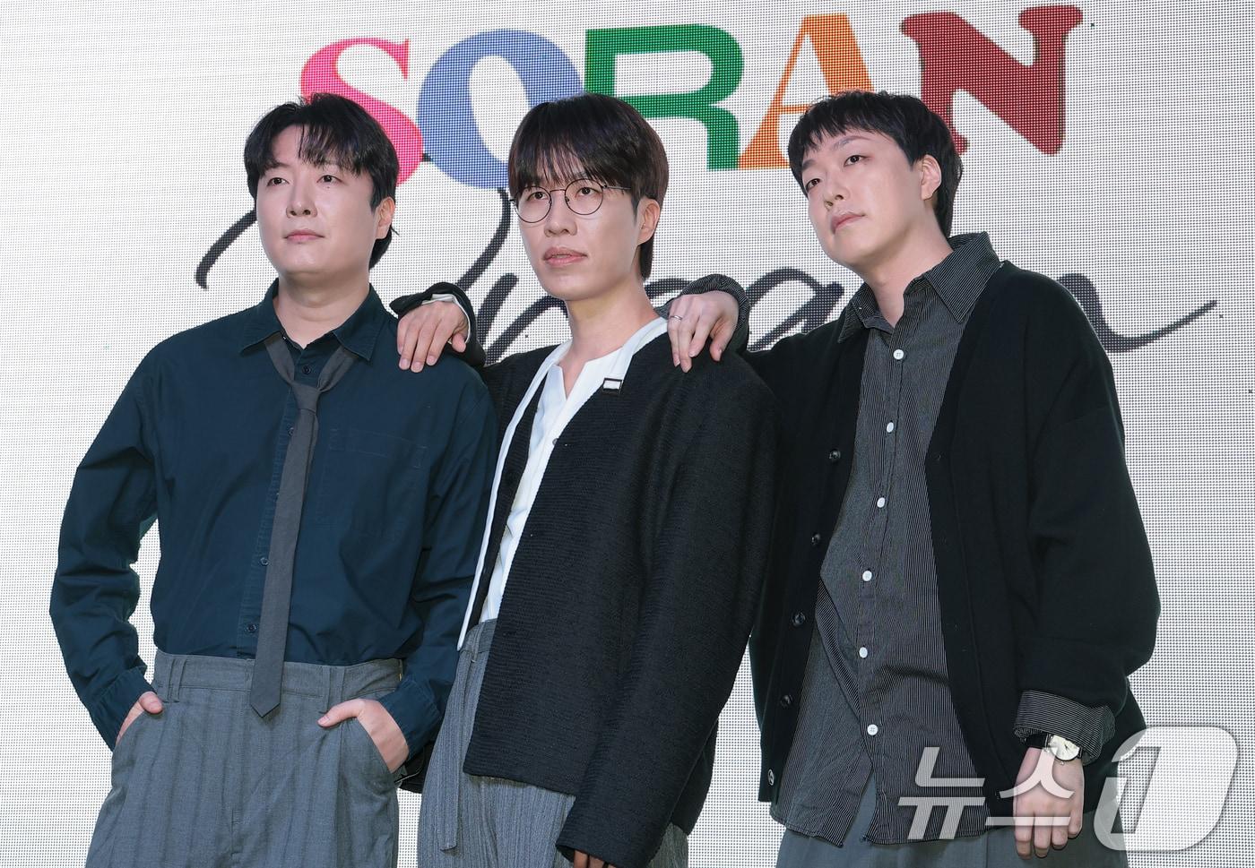 밴드 소란 서면호(왼쪽부터)와 고영배, 이태욱이 16일 서울 마포구 엠피엠지 사옥에서 가진 EP ‘DREAM’ 쇼케이스에 참석해 포즈를 취하고 있다. 2025.10.16/뉴스1 ⓒ News1 권현진 기자