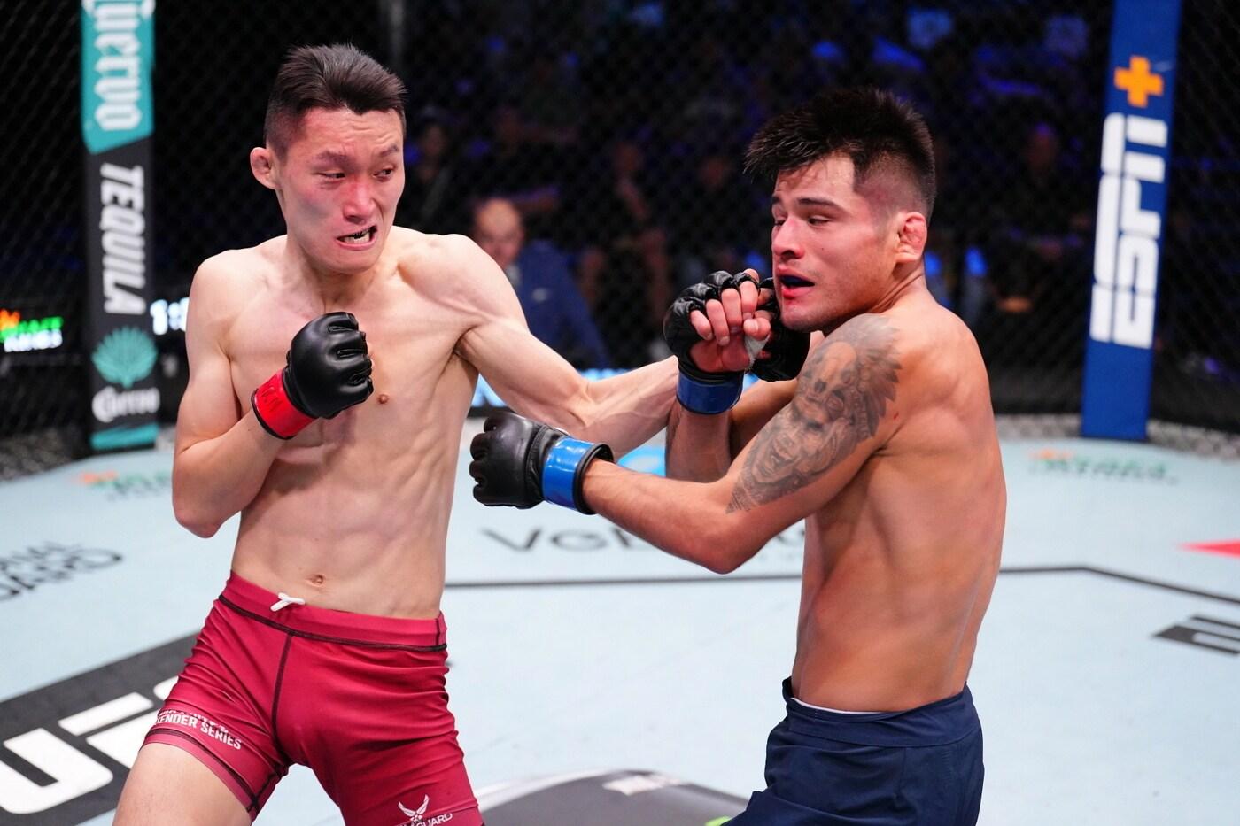 권원일&#40;왼쪽&#41;이 디아스에게 KO패를 당해 UFC 진출이 좌절됐다.&#40;UFC 제공&#41;