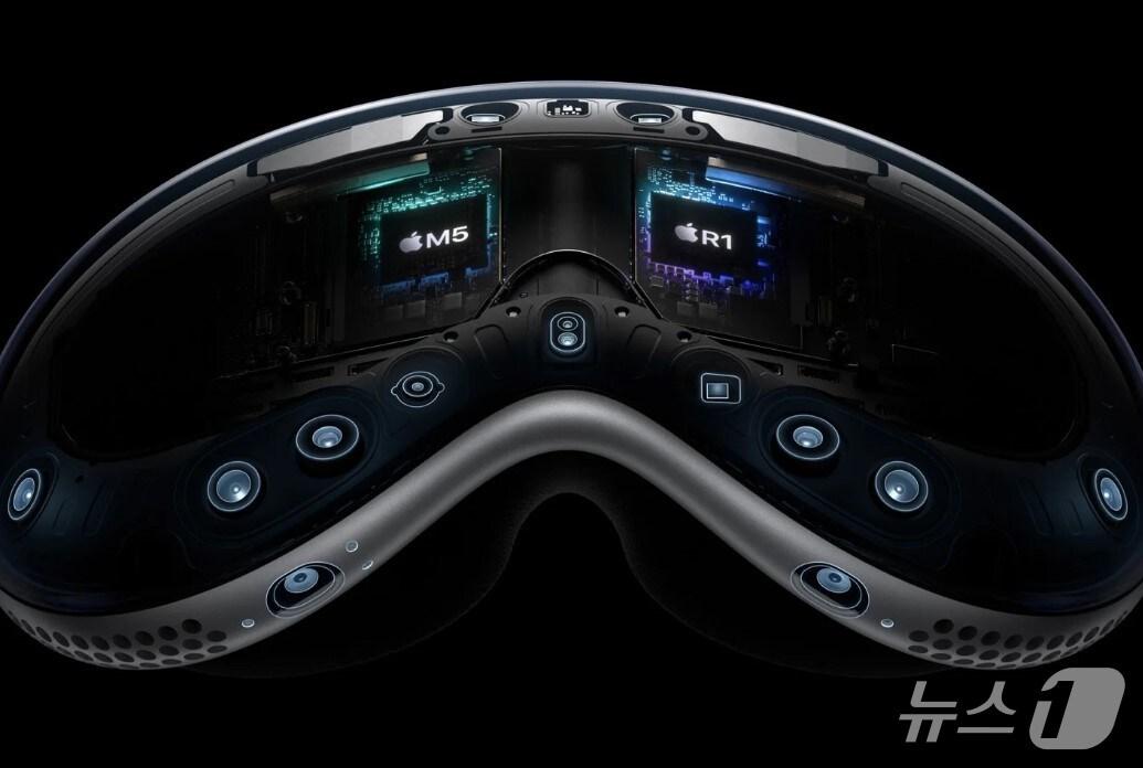 본문 이미지 - 애플이 15일 공개한 &#39;비전 프로&#39; 신제품&#40;애플 제공&#41;/뉴스1