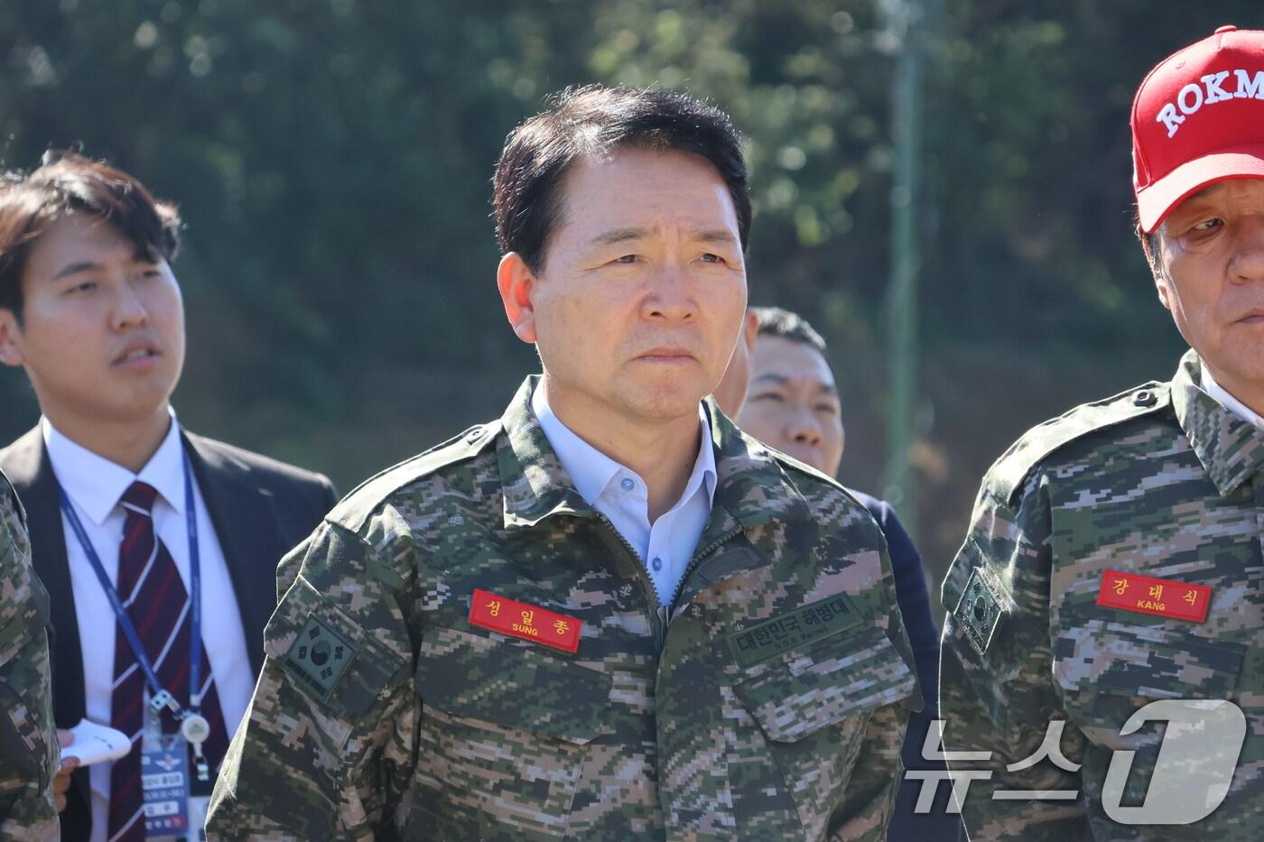 성일종 국회 국방위원장이 16일 인천 백령도 해병대 6여단에서 열린 국정감사 현장점검에 나서고 있다. (성일종 의원실 제공. 재판매 및 DB 금지) 2025.10.16/뉴스1