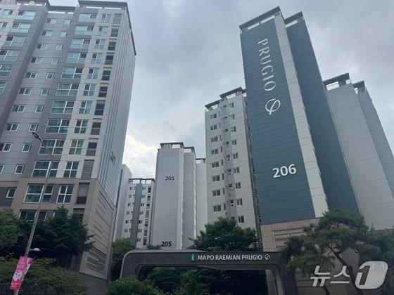 본문 이미지 - 서울 마포구 &#39;마포래미안푸르지오&#39; 단지 전경 뉴스1 ⓒ News1   