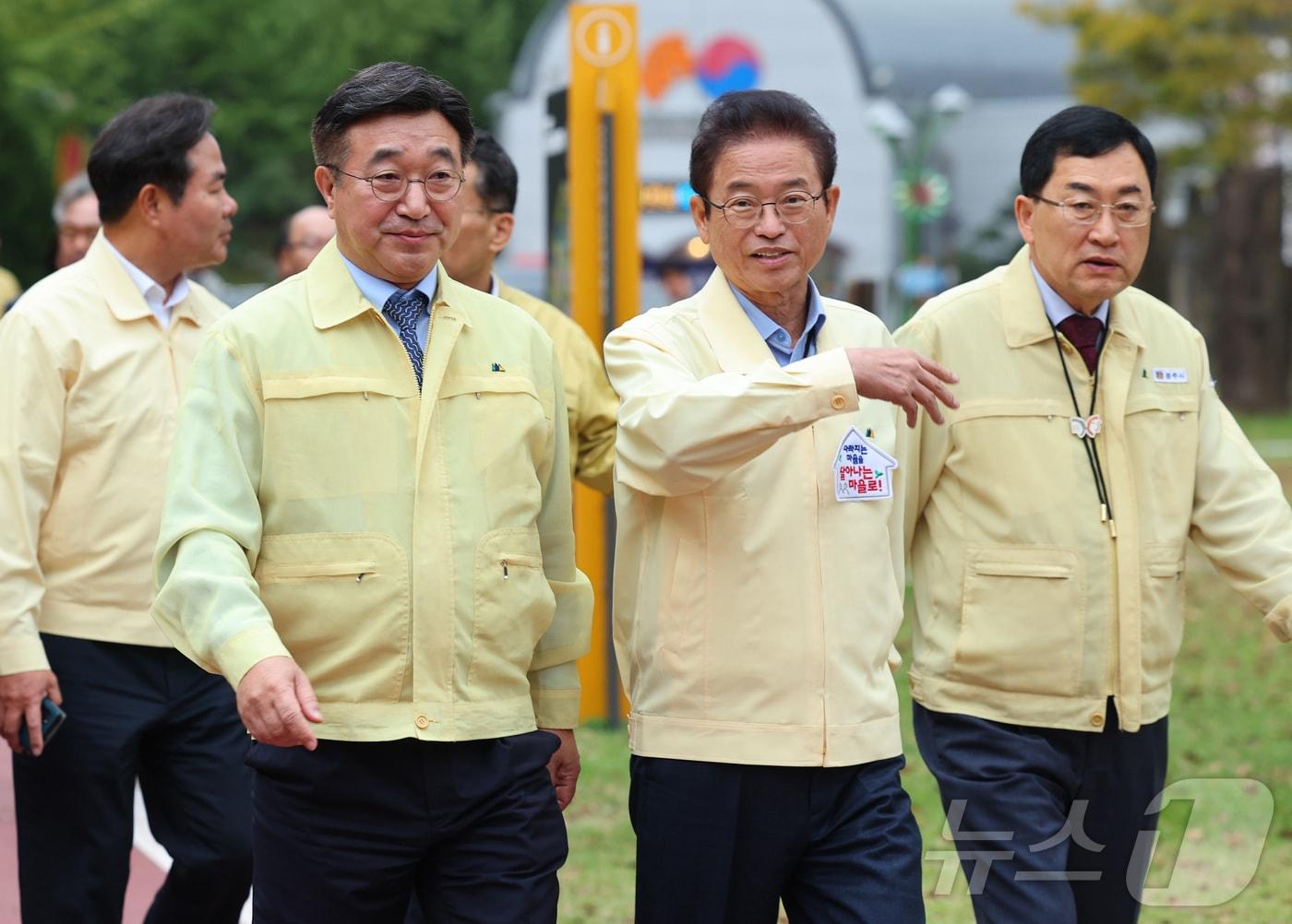 본문 이미지 - 경북도는 16일 윤호중 행정안전부 장관과 이철우 경북지사는 경주를 방문해 ‘2025 아시아태평양경제협력체&#40;APEC&#41; 정상회의’ 안전대책 현황을 보고받고 주요 시설을 점검했다&#40;경북도 제공. 재판매 및 DB금지&#41; 2025.10.16/뉴스1 ⓒ News1 김대벽기자