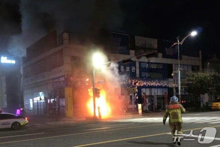 본문 이미지 - 화재 현장 모습.(전북소방 제공. 재판매 및 DB 금지)