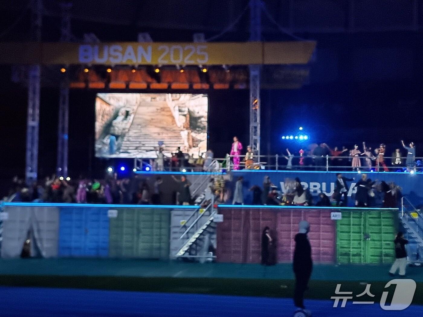 본문 이미지 - 제106회 전국체전 개막식 공연 준비하고 있다.(2025.10.16/뉴스1 ⓒ News1 임순택 기자)