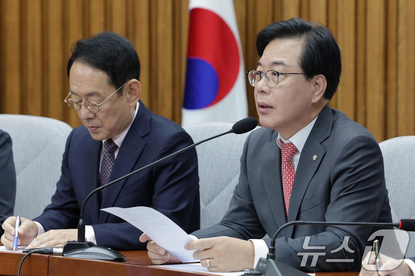 송언석 국민의힘 원내대표가 17일 서울 여의도 국회에서 열린 국정감사 대책회의에서 발언하고 있다. 2025.10.17/뉴스1 ⓒ News1 신웅수 기자