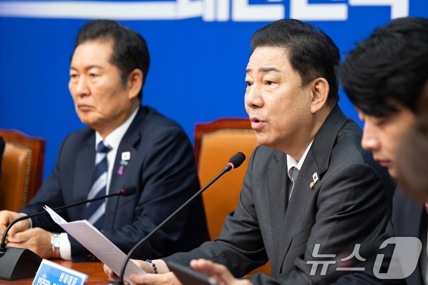 김병기 더불어민주당 원내대표가 17일 서울 여의도 국회에서 열린 최고위원회의에서 모두 발언을 하고 있다. 2025.10.17/뉴스1 ⓒ News1 유승관 기자