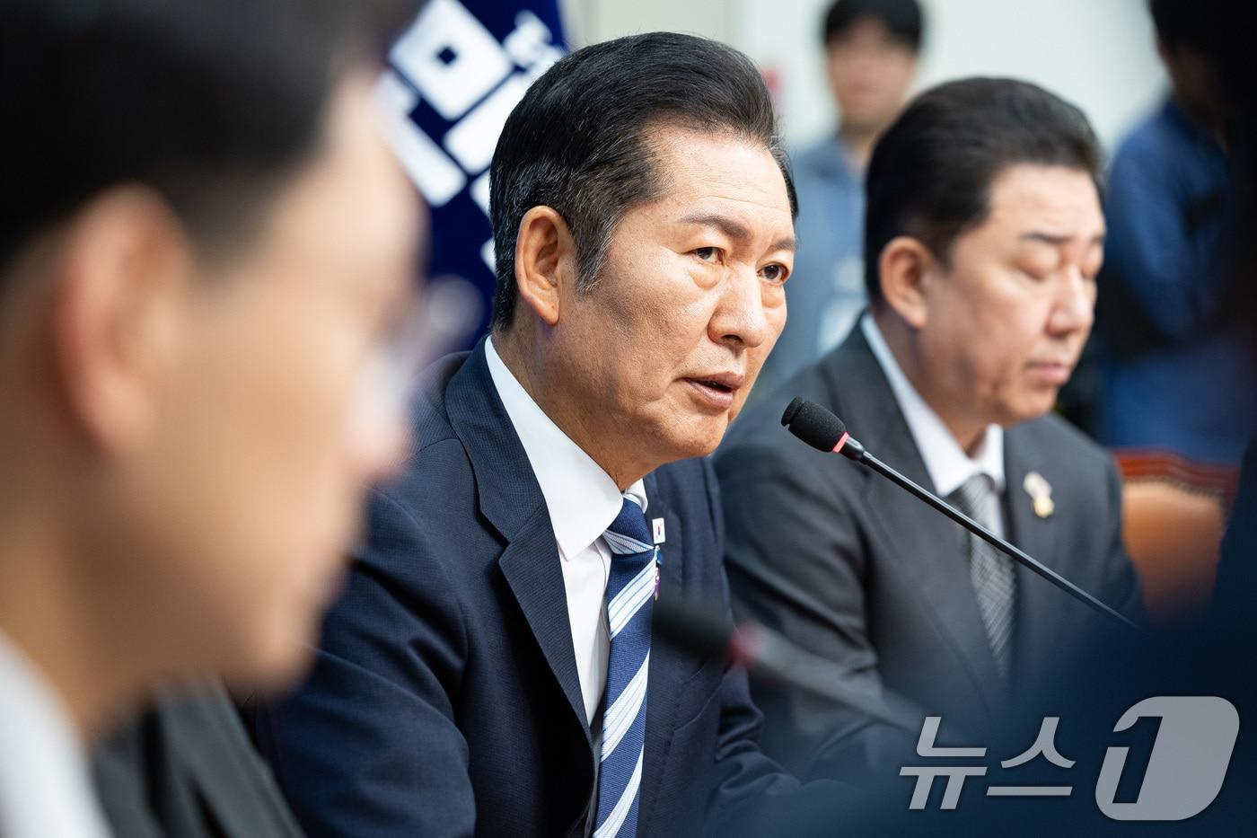 정청래 더불어민주당 대표가 17일 서울 여의도 국회에서 열린 최고위원회의에서 모두 발언을 하고 있다. 2025.10.17/뉴스1 ⓒ News1 유승관 기자