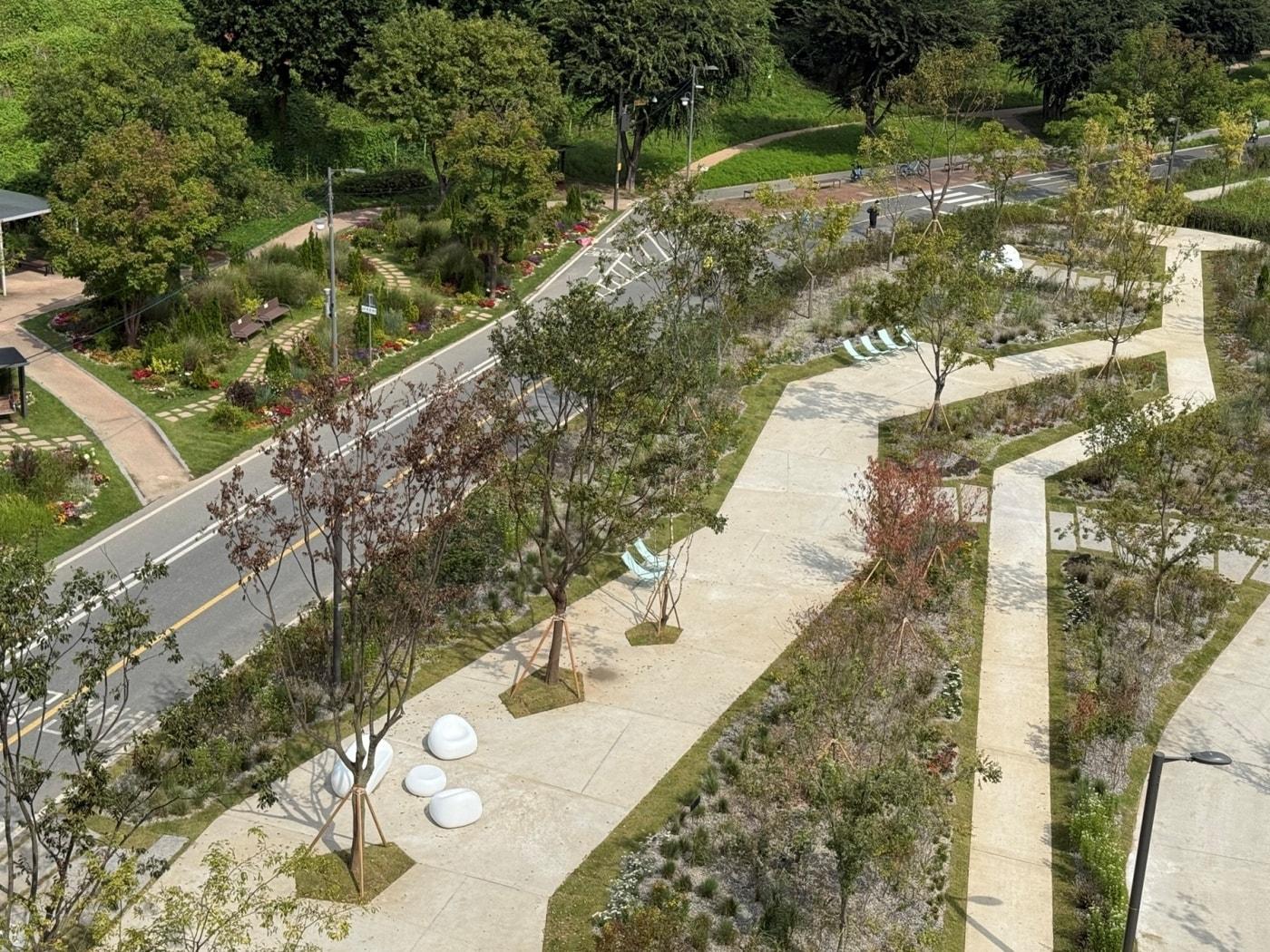 본문 이미지 - 용비쉼터 정원 전경&#40;성동구 제공&#41;