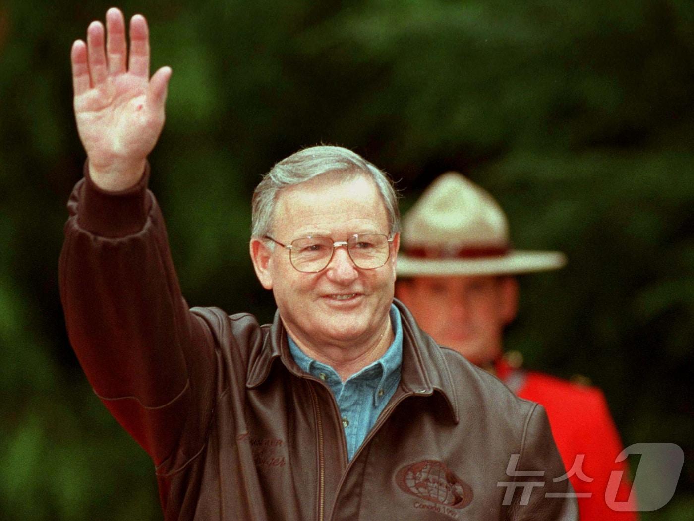 본문 이미지 - 짐 볼저 뉴질랜드 전 총리 ⓒ 로이터=뉴스1