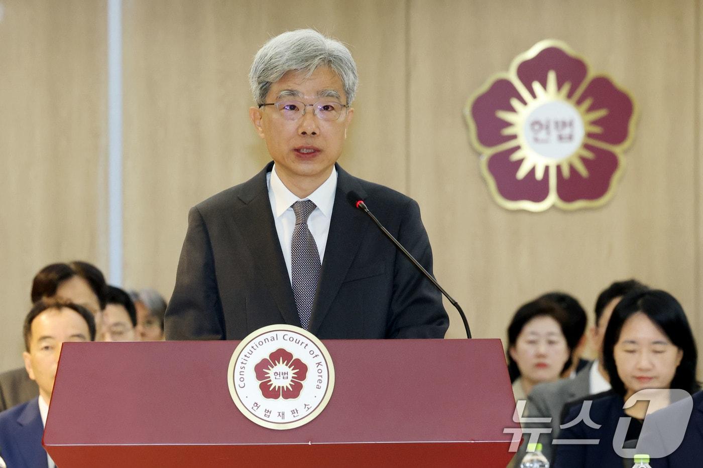 김상환 헌법재판소장이 17일 오전 서울 종로구 헌법재판소에서 열린 국회 법제사법위원회의 헌법재판소, 헌법재판연구원에 대한 국정감사에서 인사말을 하고 있다. 2025.10.17/뉴스1 ⓒ News1 이광호 기자