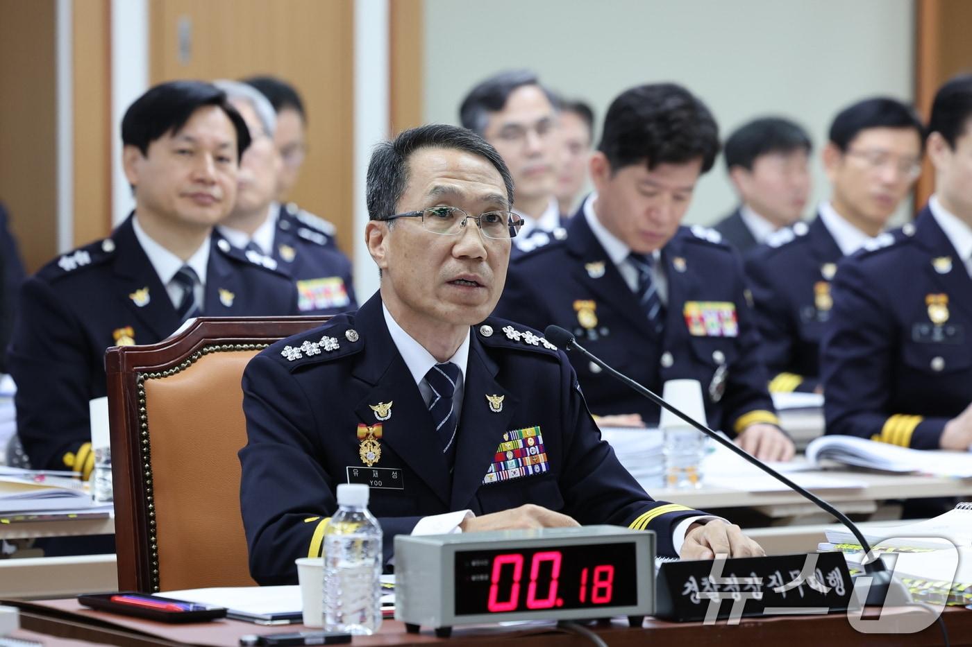 유재성 경찰청장 직무대행이 17일 서울 서대문구 경찰청에서 열린 국회 행정안전위원회 경찰청 국정감사에서 의원 질의에 답변하고 있다. 2025.10.17/뉴스1 ⓒ News1 박지혜 기자