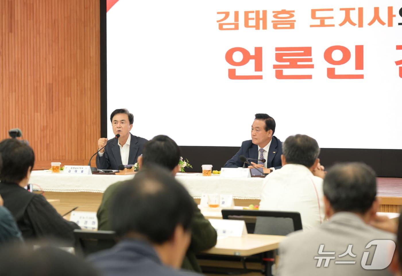 언론인 간담회 참석한 김태흠 충남도지사. (논산시 제공. 재판매 및 DB금지) 2025.10.17/뉴스1