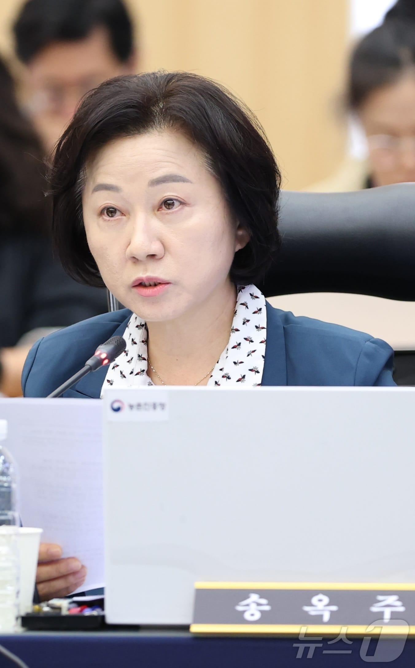 본문 이미지 - 송옥주 더불어민주당 의원이 17일 전북 전주시 농촌진흥청에서 열린 농림축산식품해양수산위원회 국정감사에서 질의를 하고 있다. 2025.10.17/뉴스1 ⓒ News1 유경석 기자