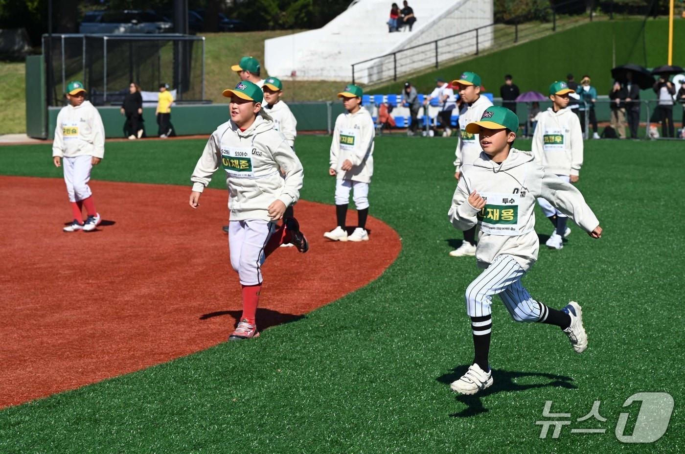 김태균 야구캠프에서 유소년 야구선수들이 훈련하고 있는 모습. (홍성군 제공, 재판매 및 DB금지) / 뉴스1 