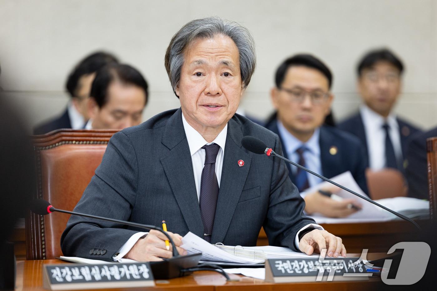 정기석 국민건강보험공단 이사장이 17일 서울 여의도 국회에서 열린 보건복지위원회의 국민건강보험공단 등에 대한 국정감사에서 의원 질의에 답하고 있다. 2025.10.17/뉴스1 ⓒ News1 유승관 기자