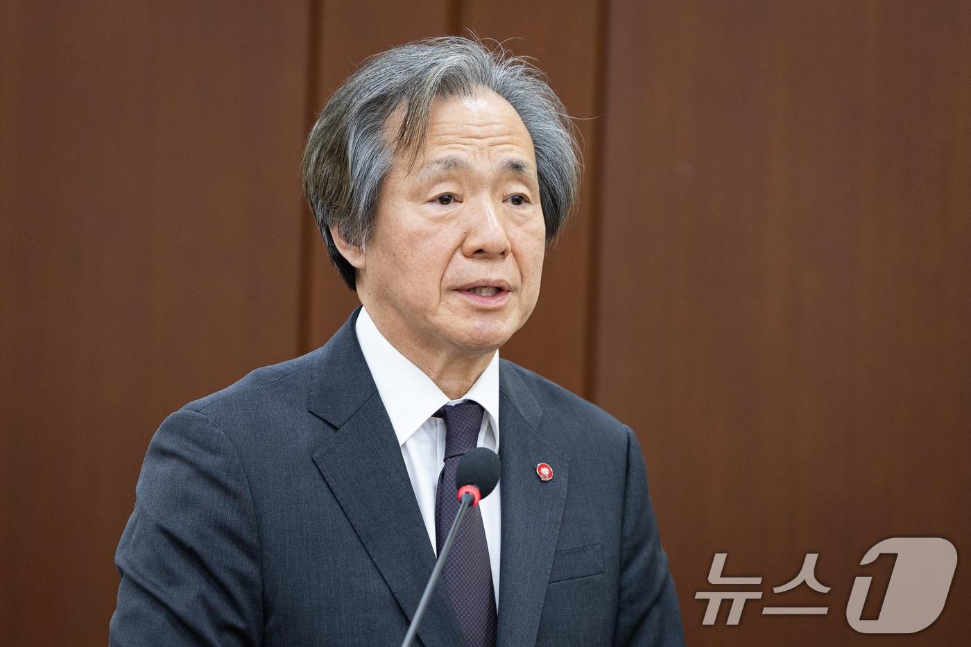 정기석 국민건강보험공단 이사장이 17일 서울 여의도 국회에서 열린 보건복지위원회의 국민건강보험공단 등에 대한 국정감사에서 업무보고를 하고 있다. 2025.10.17/뉴스1 ⓒ News1 유승관 기자