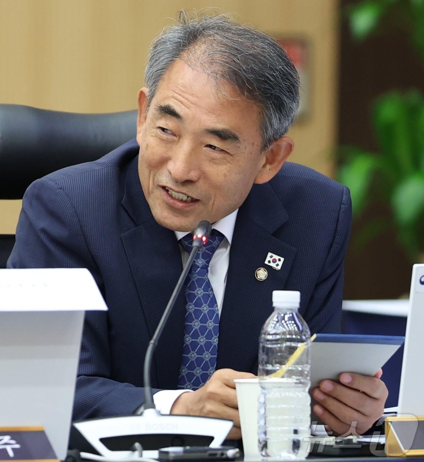 본문 이미지 - 윤준병 더불어민주당 의원이 17일 전북 전주시 농촌진흥청에서 열린 농림축산식품해양수산위원회 국정감사에서 질의를 하고 있다. 2025.10.17/뉴스1 ⓒ News1 유경석 기자