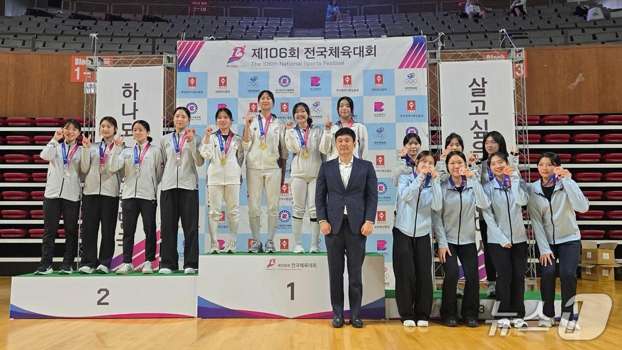 본문 이미지 - 전국체육대회 사전경기 시상식 모습. (부산교육청 제공. 재판매 및 DB금지)