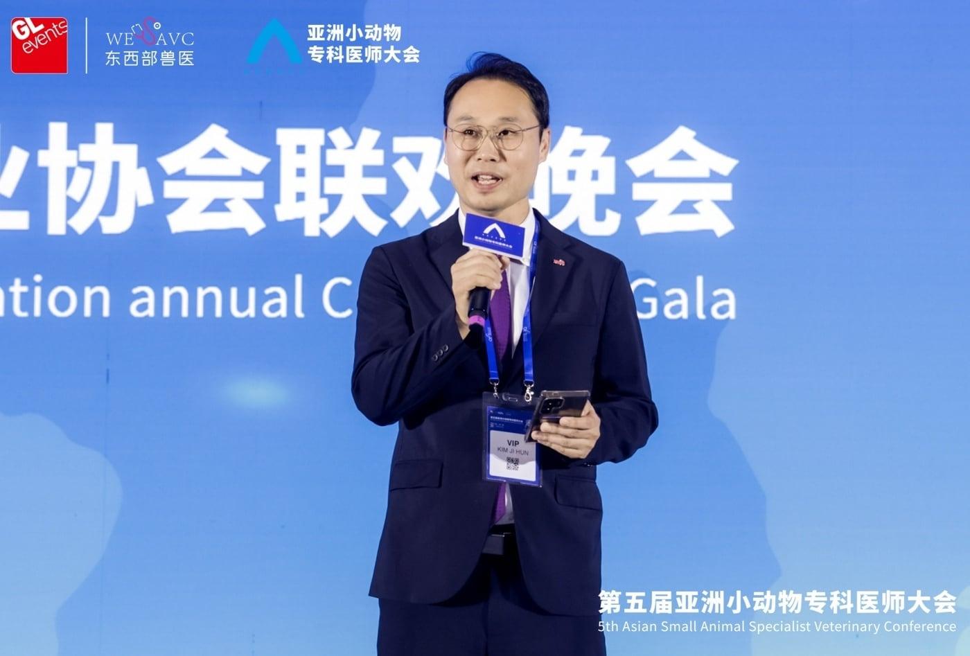 김지헌 한국고양이수의사회 회장이 아시아고양이수의사회 초대 회장에 추대됐다&#40;수의사회 제공&#41;. ⓒ 뉴스1