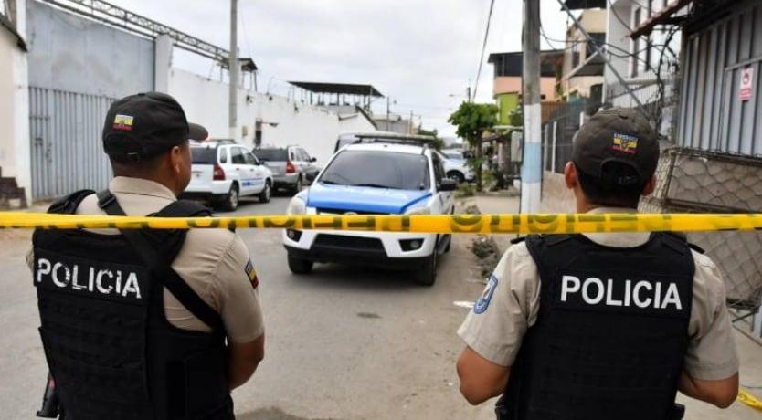 본문 이미지 - 에콰도르에서 한 판사가 16일&#40;현지시간&#41; 자녀들을 학교에 데려다주던 길에 살해당했다고 AFP 통신이 보도했다. &#40;에콰도르 매체 비스타소&#41;