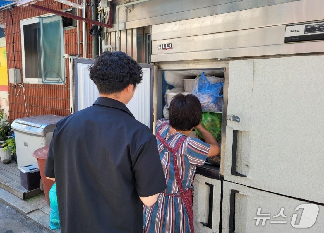 본문 이미지 - 국립농산물품질관리원 강원지원, 원산지 표시 점검 현장.(농관원 강원지원 제공, 재판매 및 DB금지)