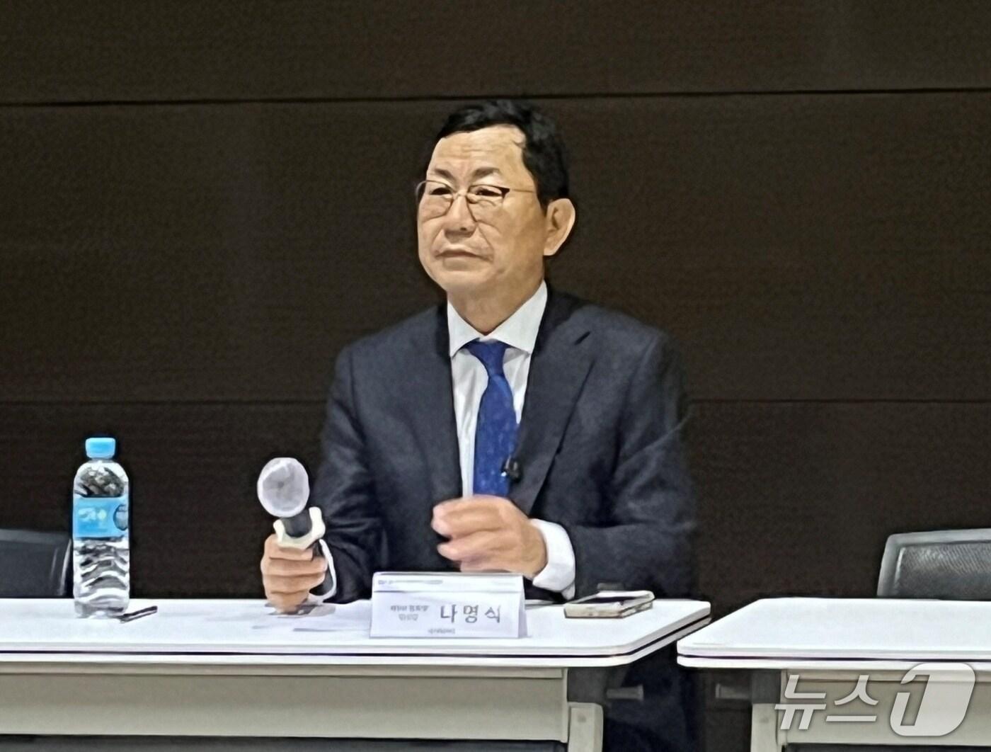 본문 이미지 - 제9대 한국프랜차이즈산업협회장으로 당선된 나명석 웰빙푸드 회장이 17일 오후 서울 서초구 양재동 코트라 IKP&#40;외국기업창업지원센터&#41;에서 기자간담회를 하고 있다. / 뉴스1 박혜연 기자 ⓒ 뉴스1