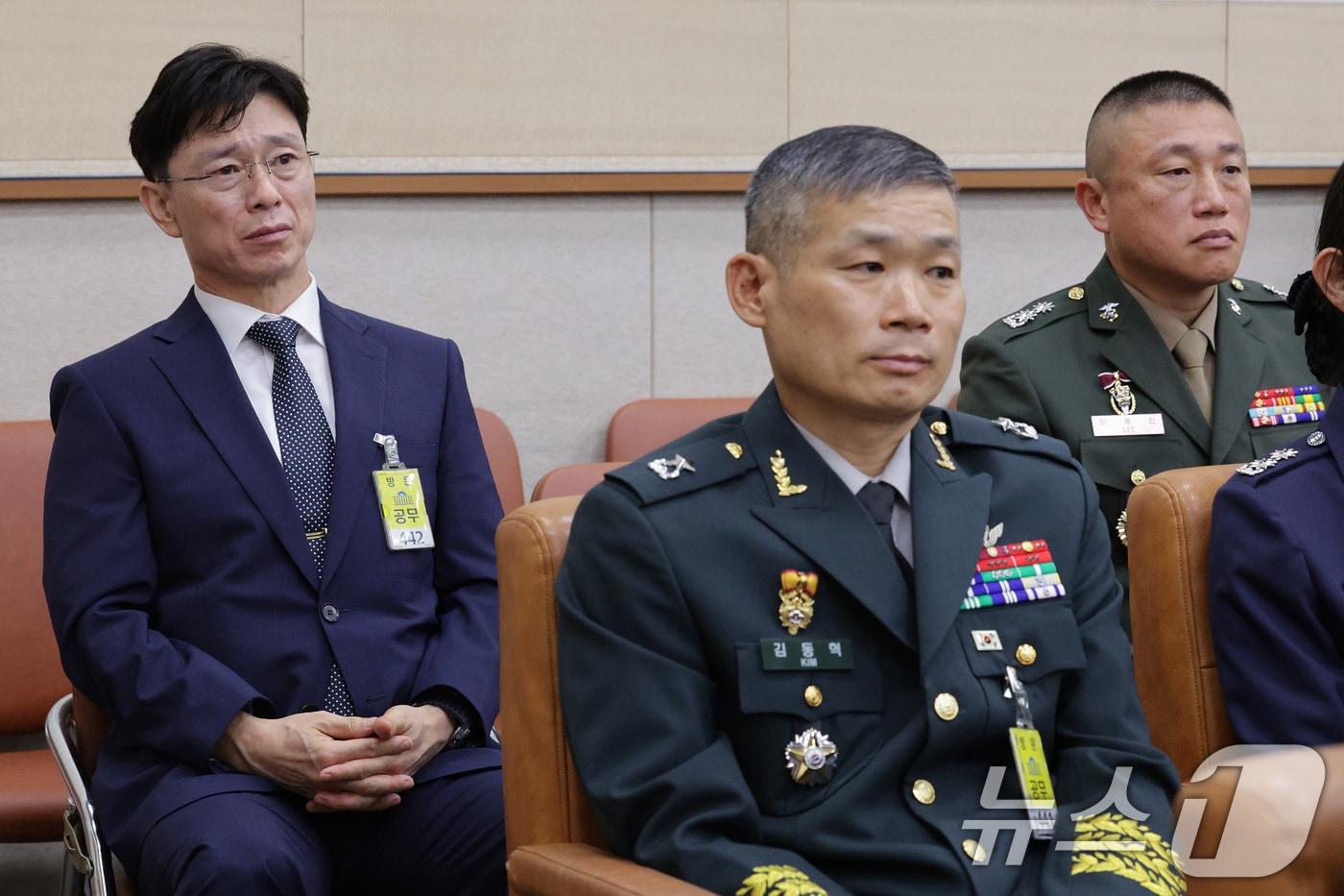 임성근 전 해병대 1사단장(왼쪽부터), 김동혁 전 국방부 검찰단장, 이용민 전 해병대 포7대대장이 17일 서울 여의도 국회 법제사법위원회에서 열린 군사법원 등에 대한 국정감사에 출석하고 있다. 2025.10.17/뉴스1 ⓒ News1 신웅수 기자