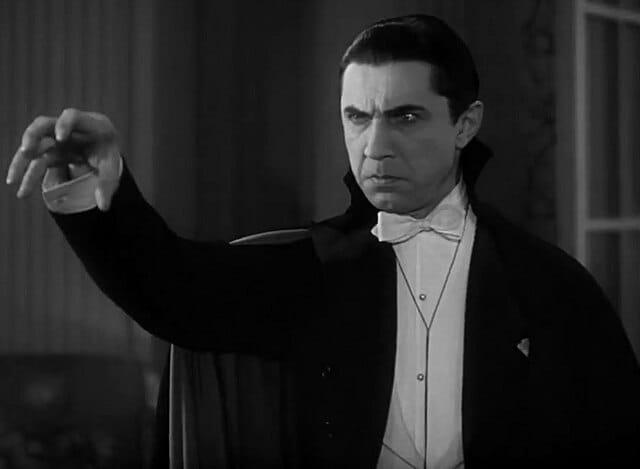 본문 이미지 - 드라큘라로 분한 벨라 루고시. (출처: Screenshot from "Internet Archive" of the movie Dracula (1931), Public domain, via Wikimedia Commons)