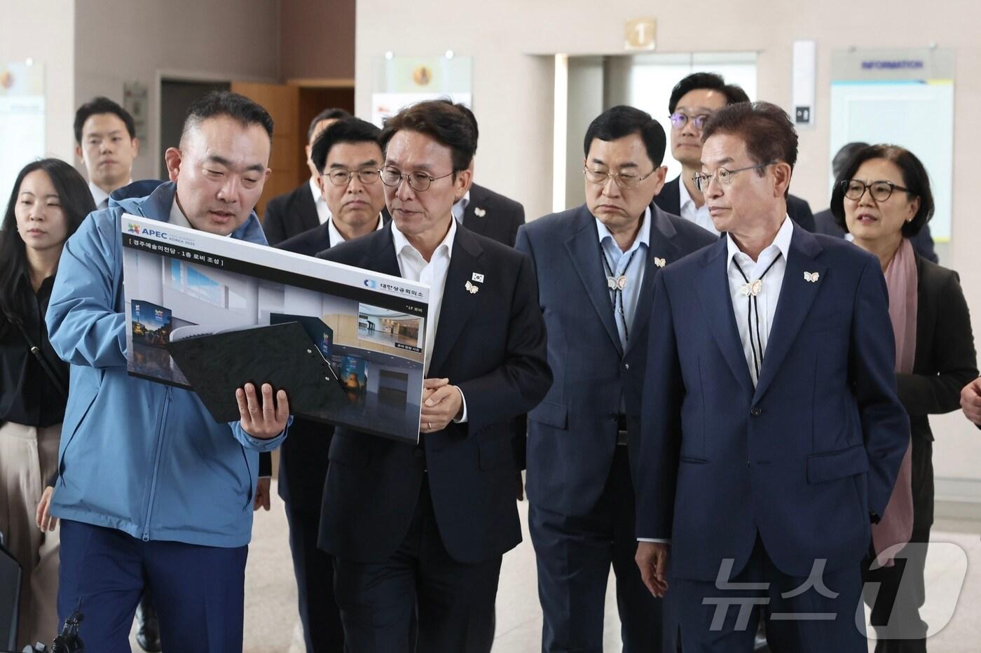 김민석 국무총리&#40;아시아태평양경제협력체&#40;APEC&#41; 정상회의 준비위원장&#41;가 17일 경주 예술의 전당을 찾아 APEC 경제인행사 준비 현장점검을 하고 있다. &#40;총리실 제공, 재판매 및 DB 금지&#41; ⓒ News1 임세영 기자
