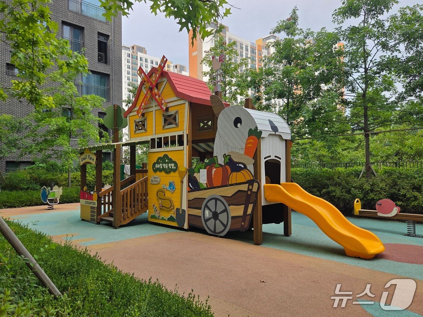 본문 이미지 - 아이키우기 좋은 아파트 내 테마형 놀이터.&#40;서울시 제공&#41;