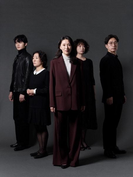 본문 이미지 - 연극 &#39;도그 워커의 사랑&#39; 출연진&#40;두산아트센터 제공&#41;