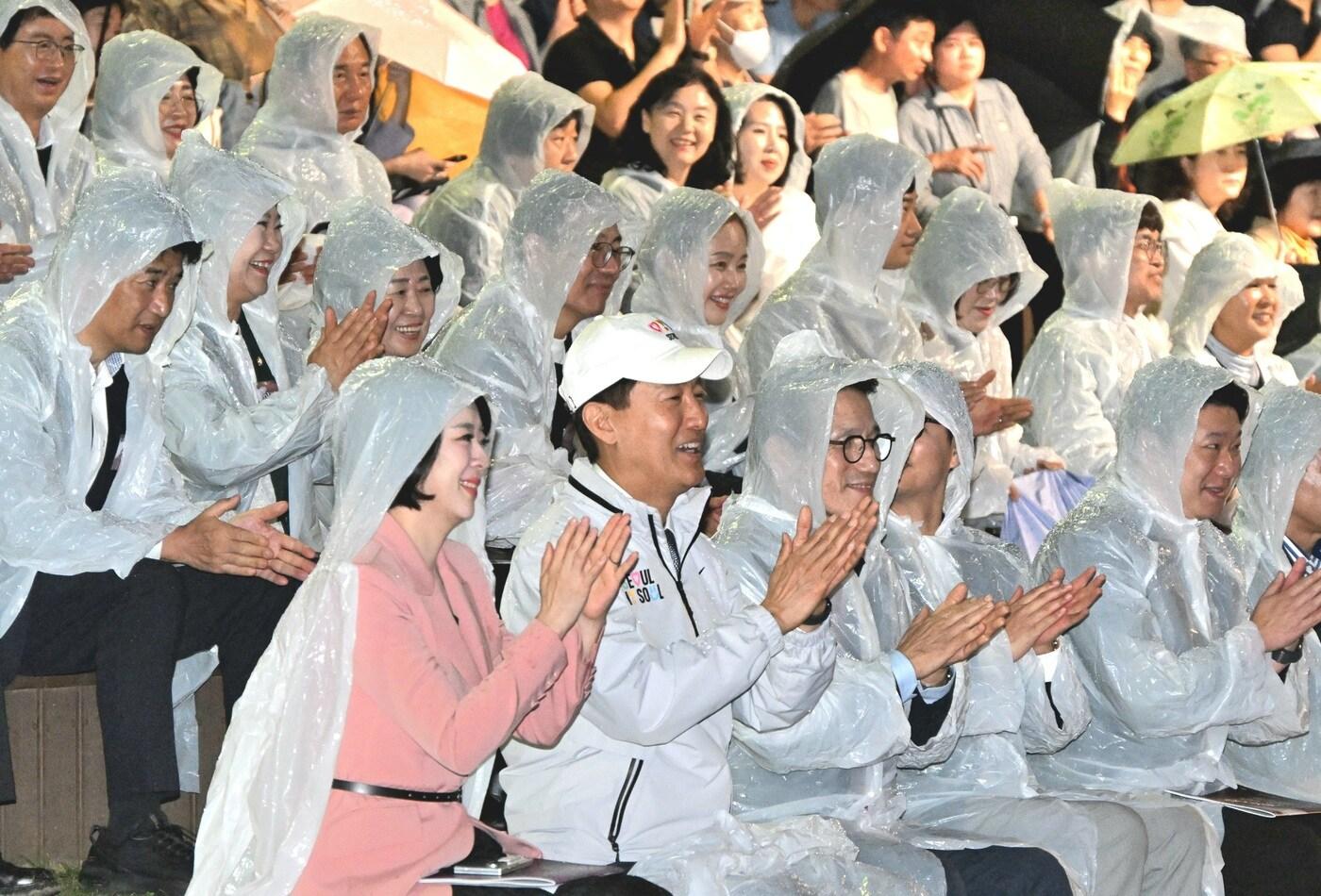 오세훈 서울시장이 17일 '2025 서울발레페스티벌 서울국제발레위크' 개막식에서 공연을 관람하고 있다.(서울시 제공)