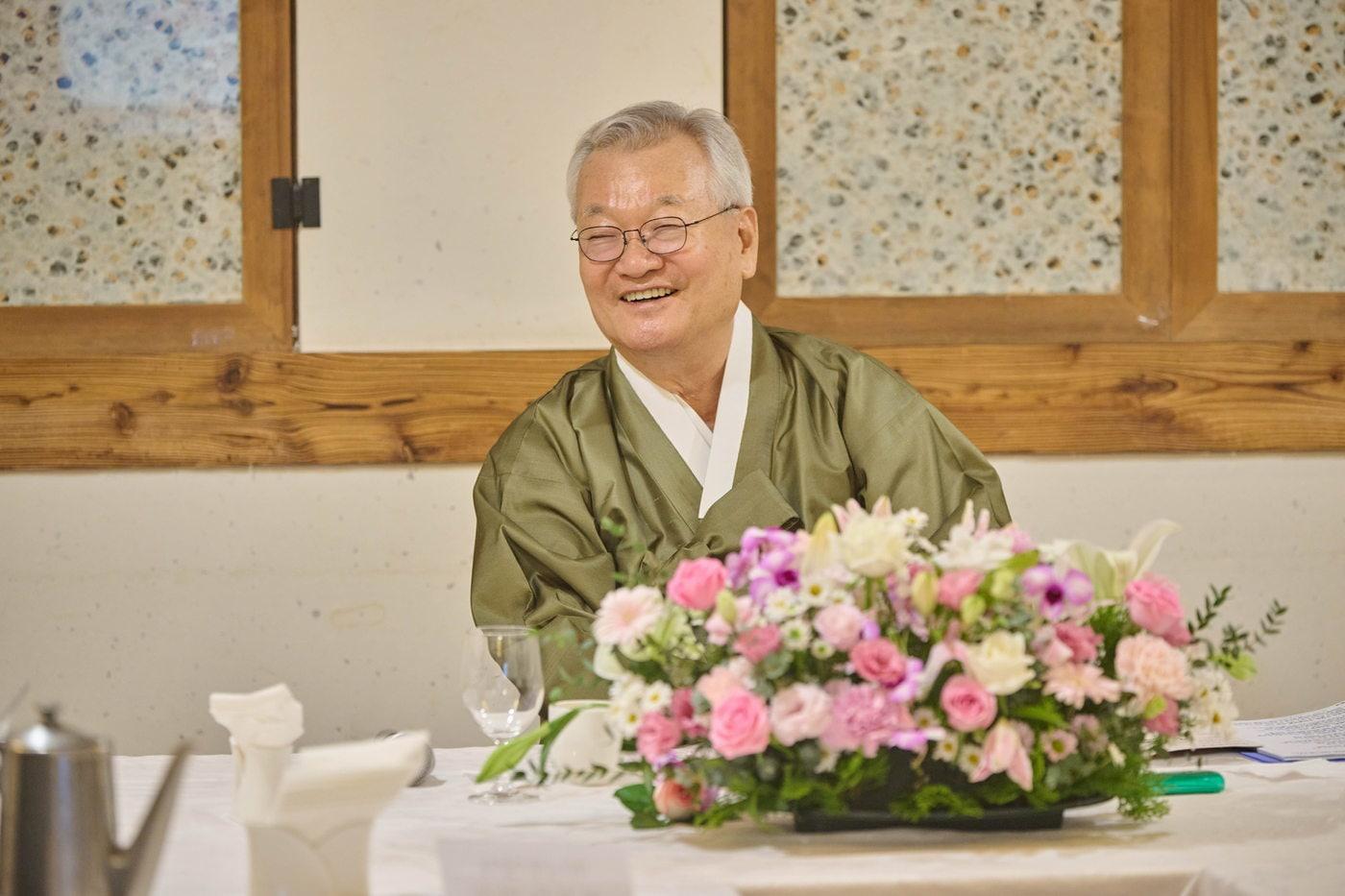 10월 17일&#40;금&#41; 서울 세종문화회관 대극장 설가온에서 열린 제20회 창신제&#40;創新祭&#41; 기자간담회에서 크라운해태제과 윤영달 회장이 이야기를 하고있다.&#40;크라운해태제과 제공&#41;