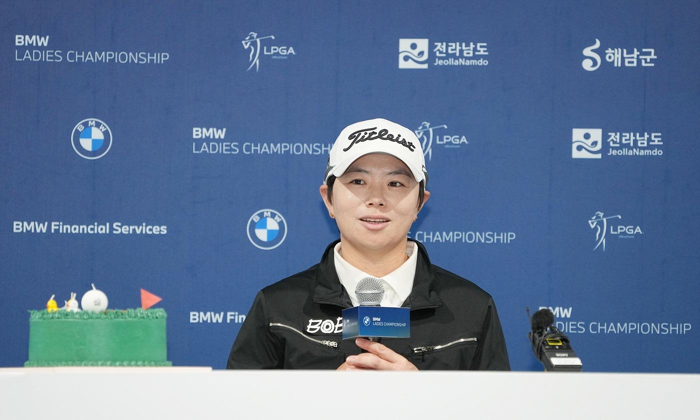 지은희(39)가 18일 열린 LPGA투어 BMW 레이디스 챔피언십 3라운드 종료 후 은퇴 기자회견을 갖고 있다. (BMW 레이디스 챔피언십 대회 조직위원회 제공)