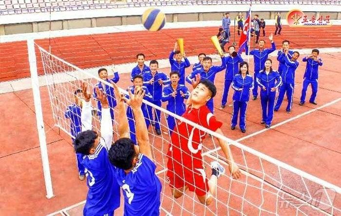 본문 이미지 - &#40;평양 노동신문=뉴스1&#41; = 북한 노동당 기관지 노동신문은 19일 &#34;얼마 전 사리원시가 모범체육시의 영예를 지니게 됐다&#34;며 &#34;시의 일꾼들은 체육사업을 단순히 승부를 결정하는 경기를 위한 것이 아닌 맡은 일에서 보다 큰 성과를 이룩하기 위한 중요한 사업으로 여기고 조직사업을 심화시키고 있다&#34;라고 보도했다. [국내에서만 사용가능. 재배포 금지. DB 금지. For Use Only in the Republic of Korea. Redistribution Prohibited] rodongphoto@news1.kr