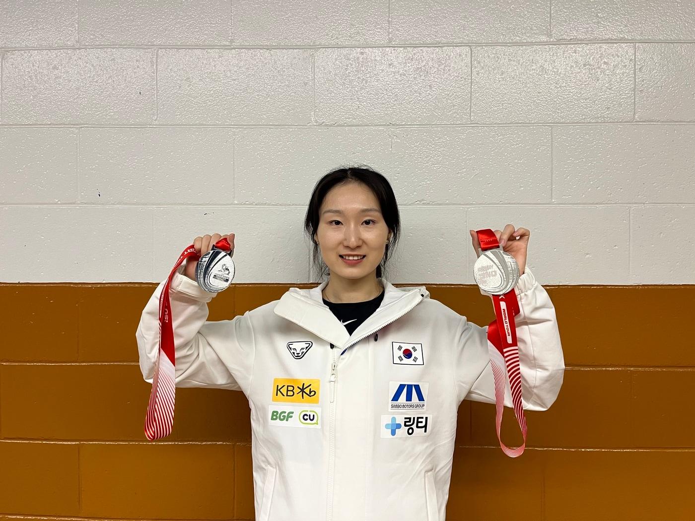 본문 이미지 - 국제빙상경기연맹&#40;ISU&#41; 쇼트트랙 월드투어 2차 대회에서 은메달 2개를 획득한 최민정. &#40;올댓스포츠 제공&#41;