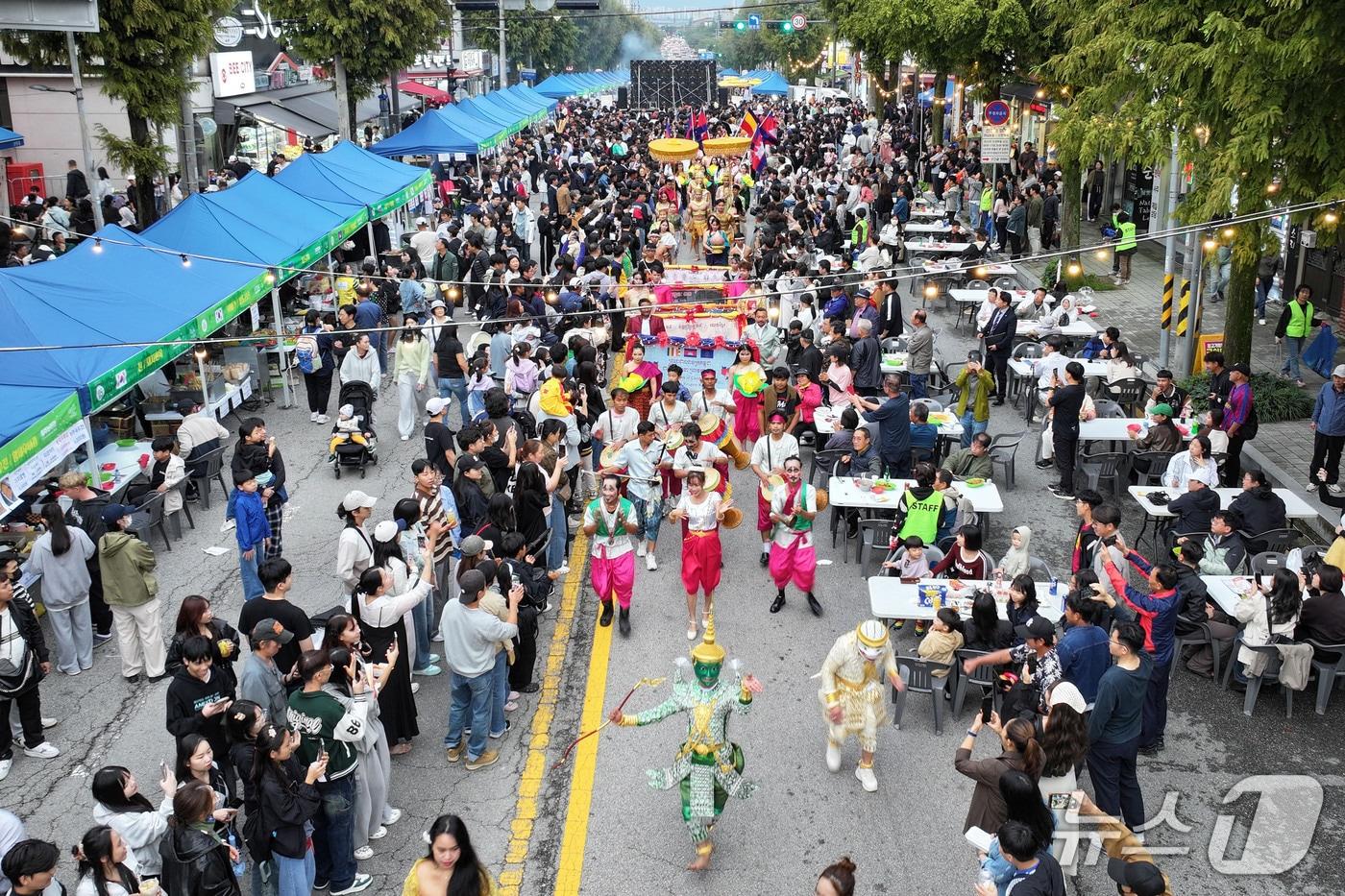 본문 이미지 - 광산세계야시장 퍼레이드. (광산구 제공. 재판매 및 DB 금지)