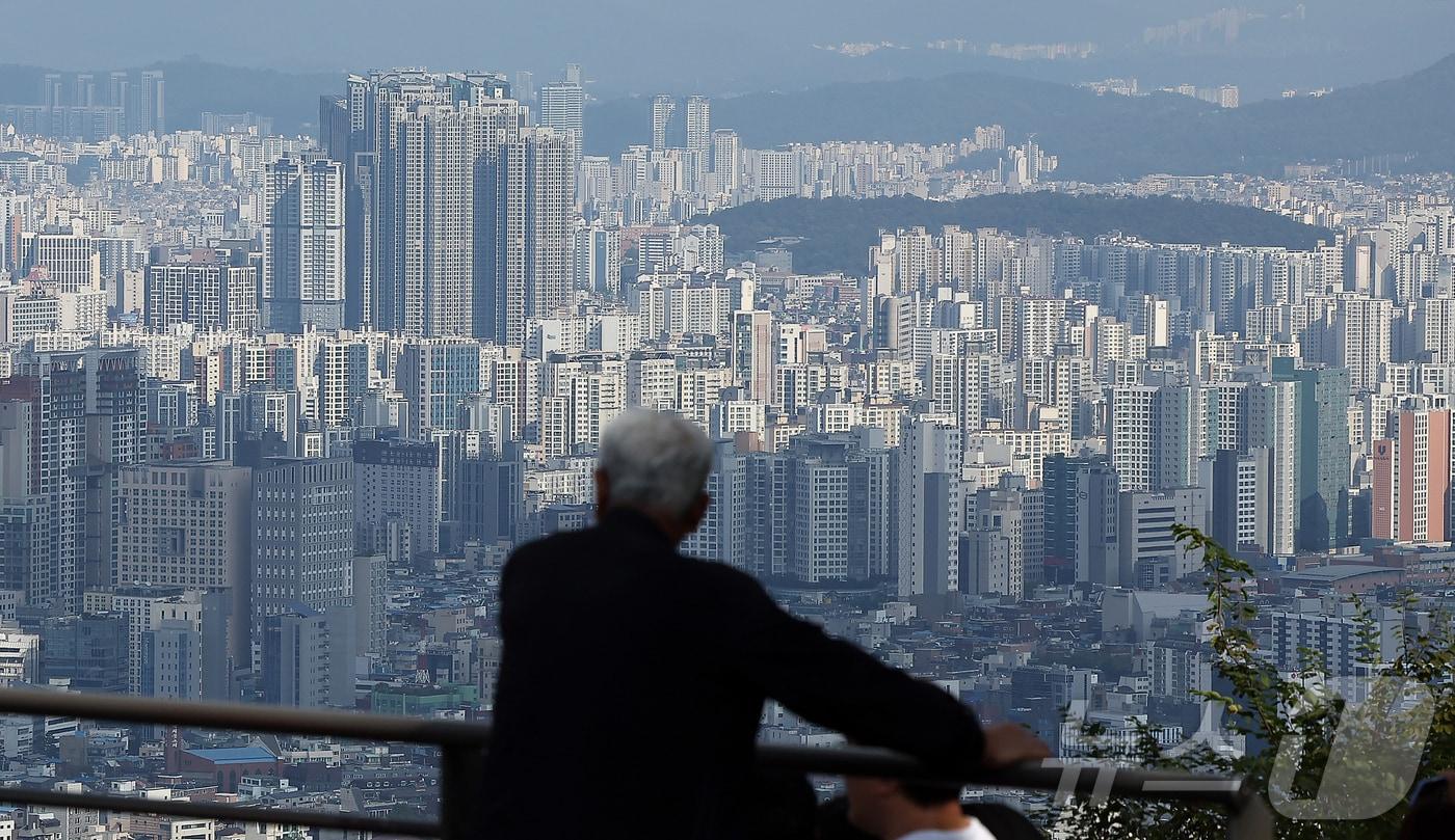 19일 서울 남산에서 바라본 아파트 단지. 2025.10.19/뉴스1 ⓒ News1 김진환 기자