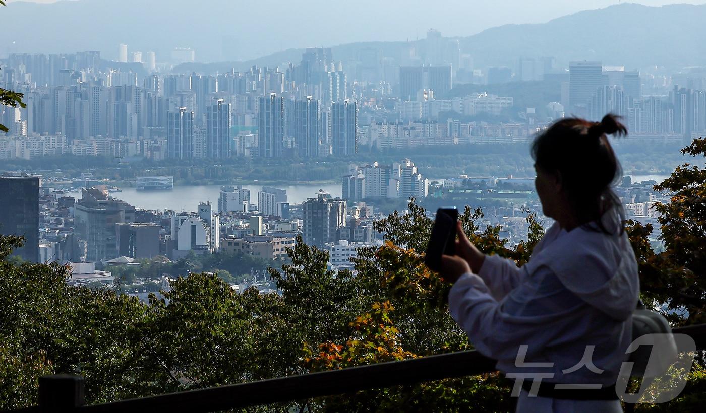 사진은 서울 중구 남산에서 바라본 아파트 단지. /뉴스1 ⓒ News1 김진환 기자