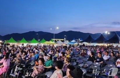 본문 이미지 - &#39;2025 춘천막국수닭갈비축제&#39; 자료 사진. &#40;2025 춘천막국수닭갈비축제 홈페이지 갈무리. 재판매 및 DB금지&#41; 2025.10.19/뉴스1