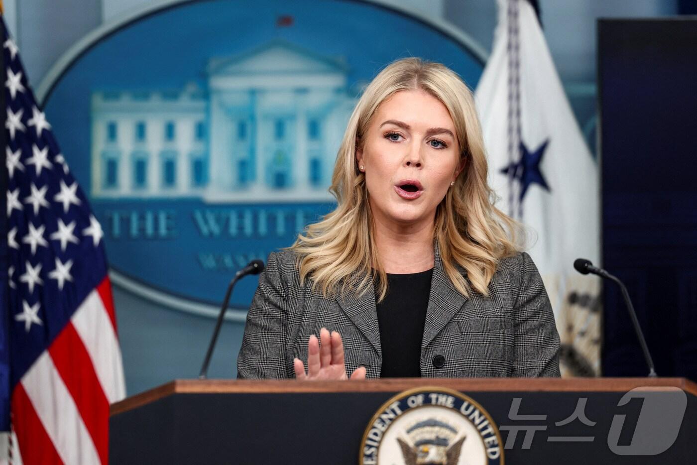 캐롤라인 레빗 백악관 대변인이 1일&#40;현지시간&#41; 정례 브리핑을 진행하고 있다. 2025.10.01. ⓒ 로이터=뉴스1 ⓒ News1 류정민 특파원